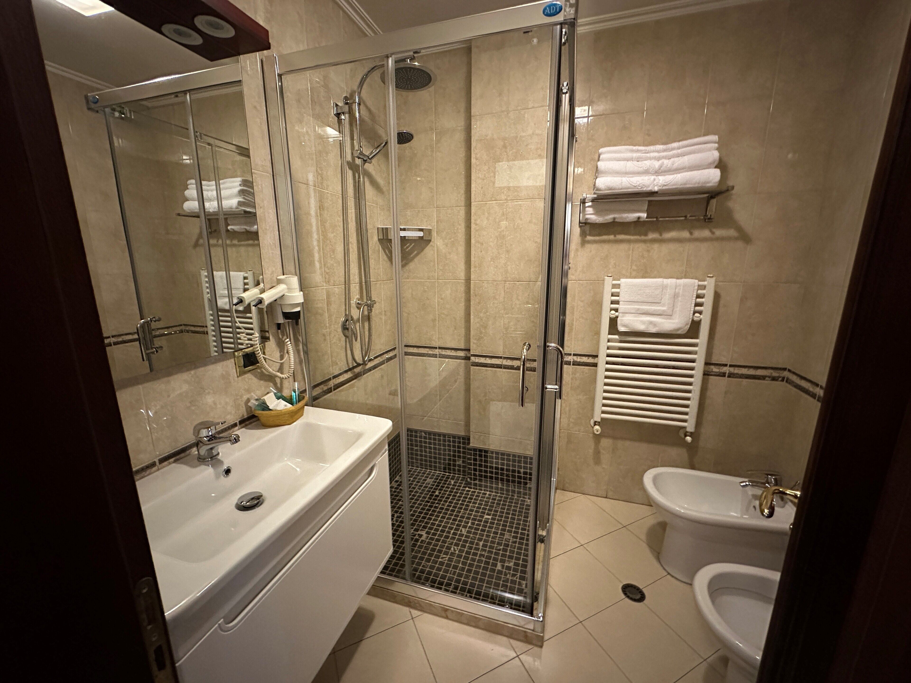 Foto - Dinasty Hotel