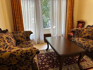 Luxury Suite | Living room