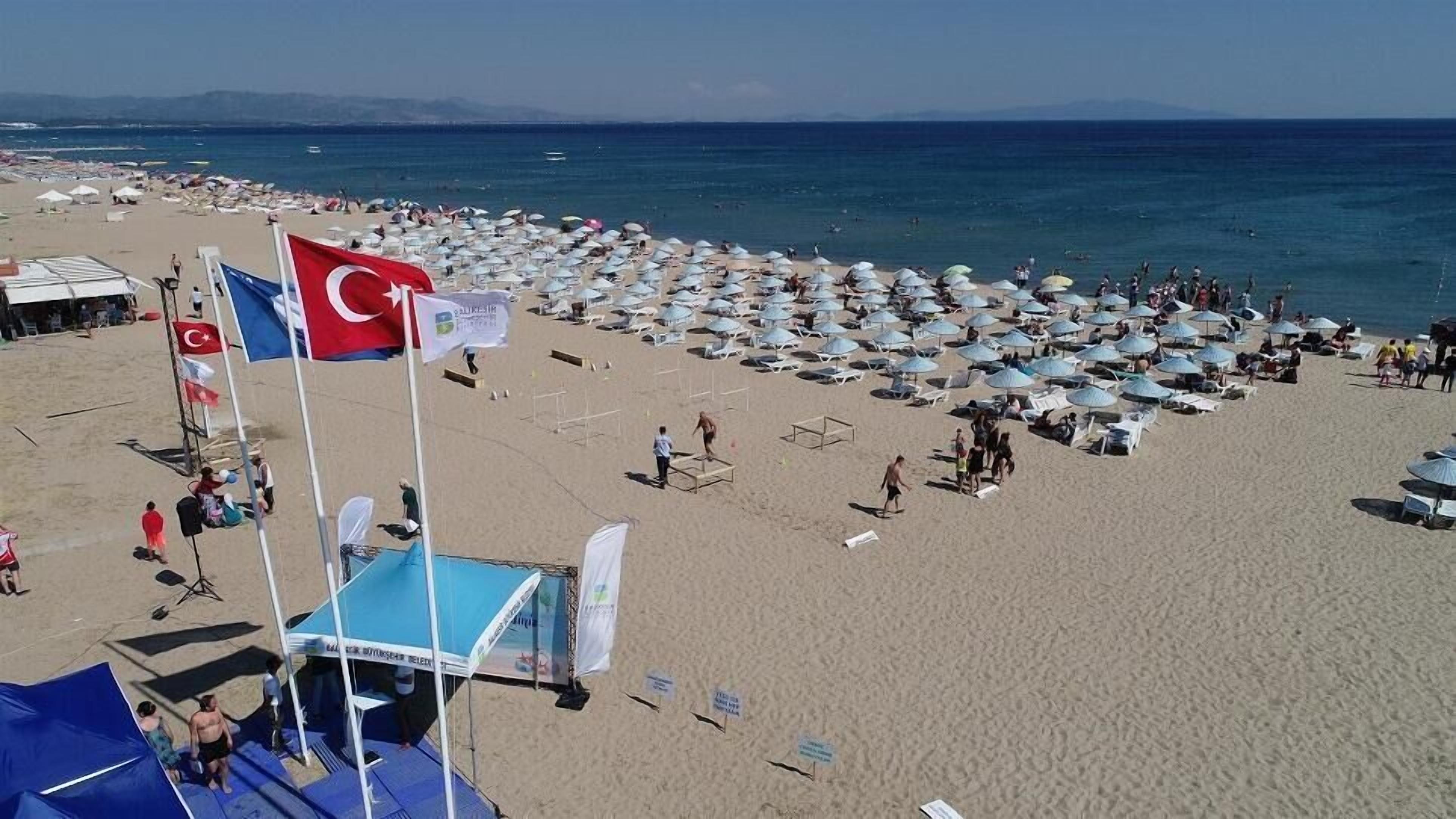 White sand, sun loungers, beach umbrellas, beach volleyball