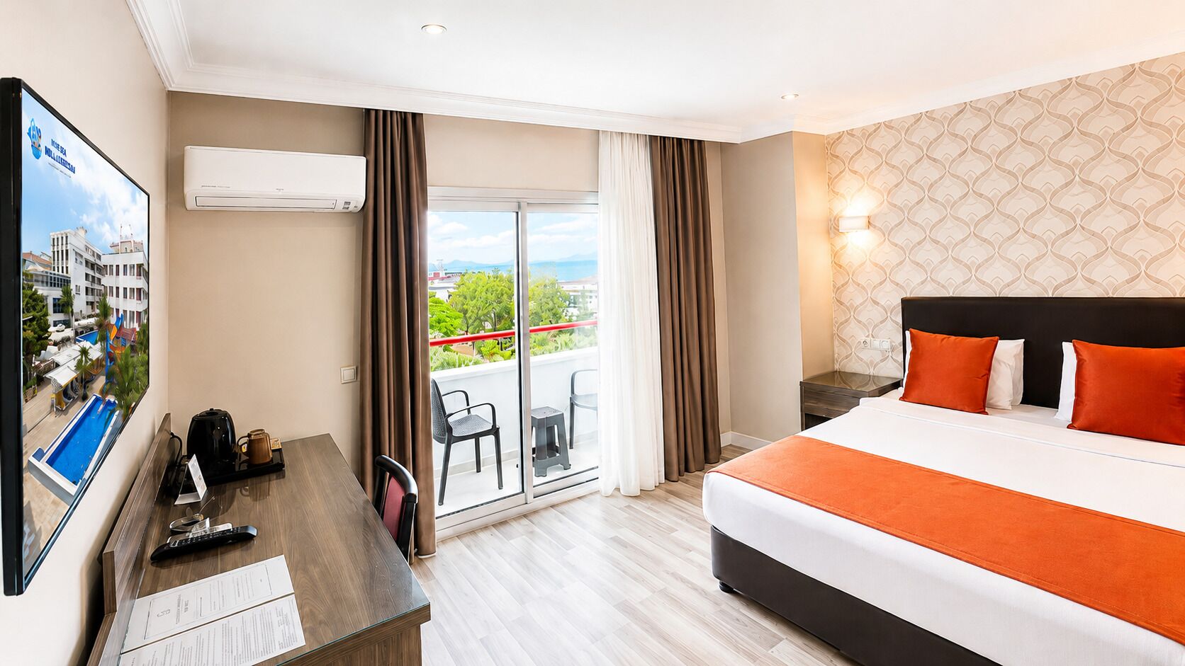 Minibar, skrivebord, blendingsgardiner og lydisolert