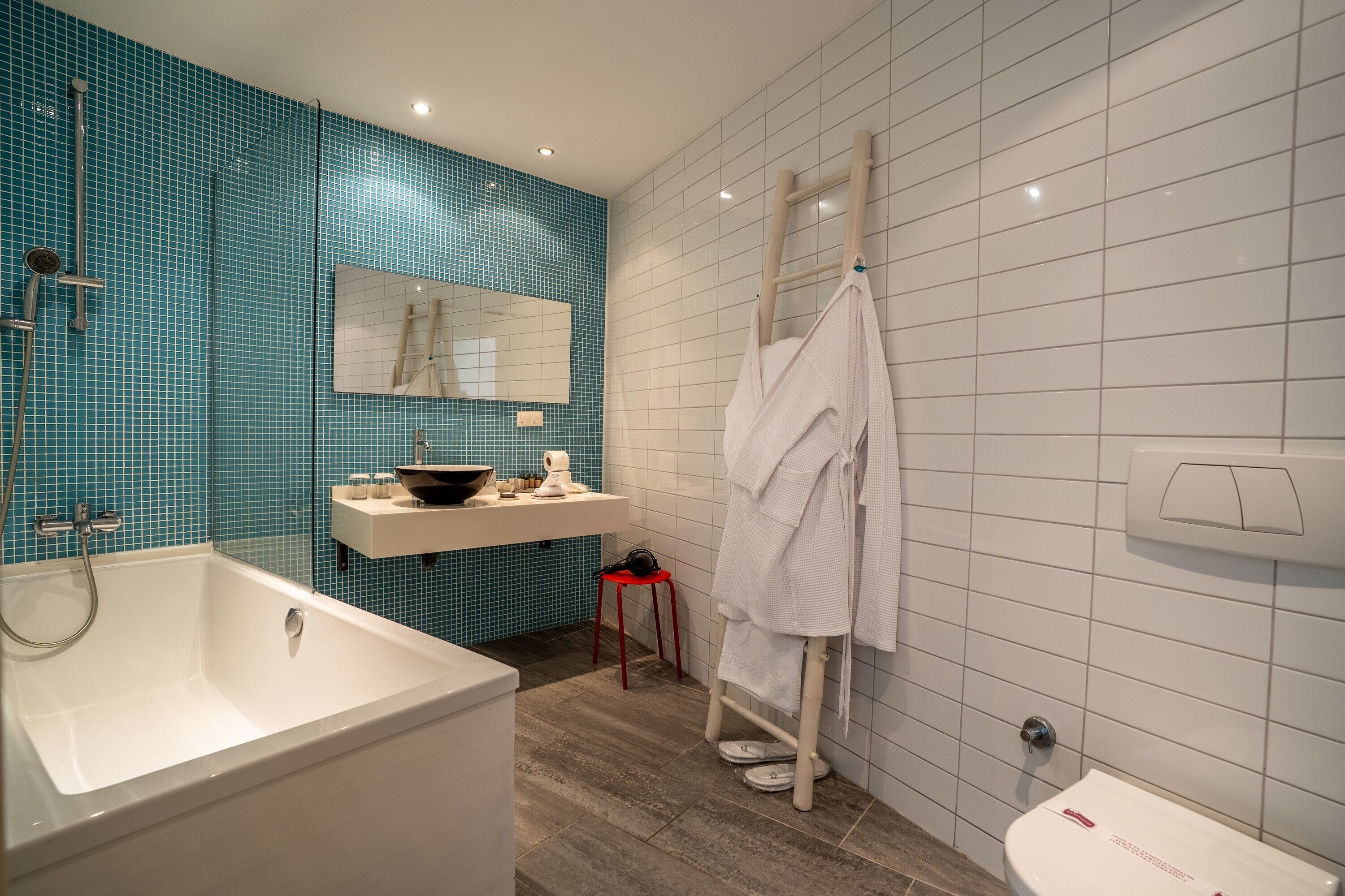 family suite | bathroom | combined shower/bathtub, free toiletries, hair dryer, bathrobes