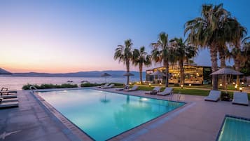 Outdoor pool, pool umbrellas, sun loungers