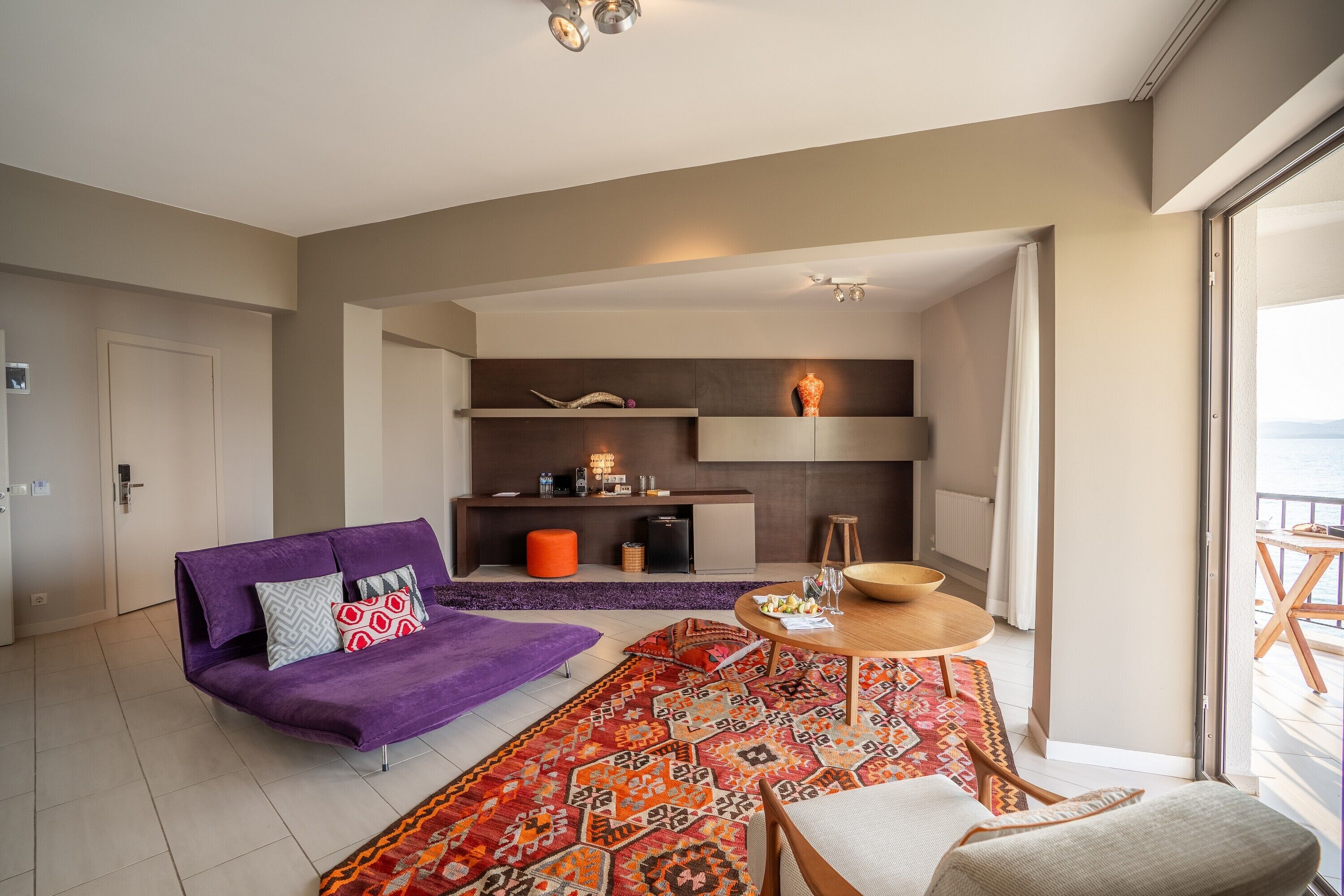 Executive Suite | Living area | LCD TV