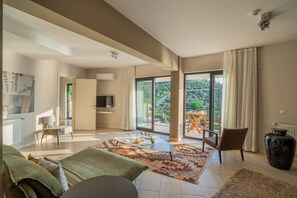 Executive Suite | Living area | LCD TV - Med-Inn Hotel (Milas)