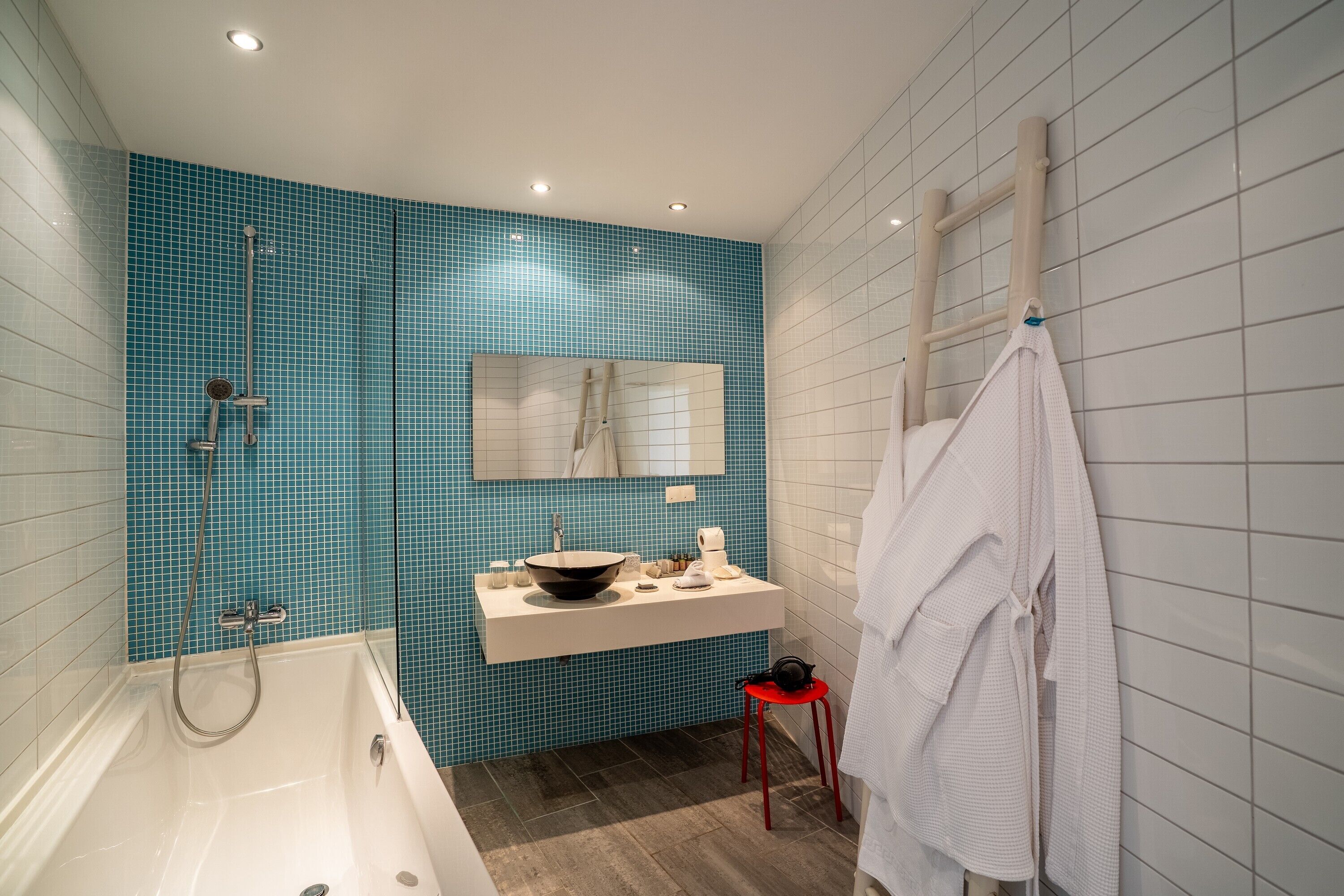 family suite | bathroom | combined shower/bathtub, free toiletries, hair dryer, bathrobes