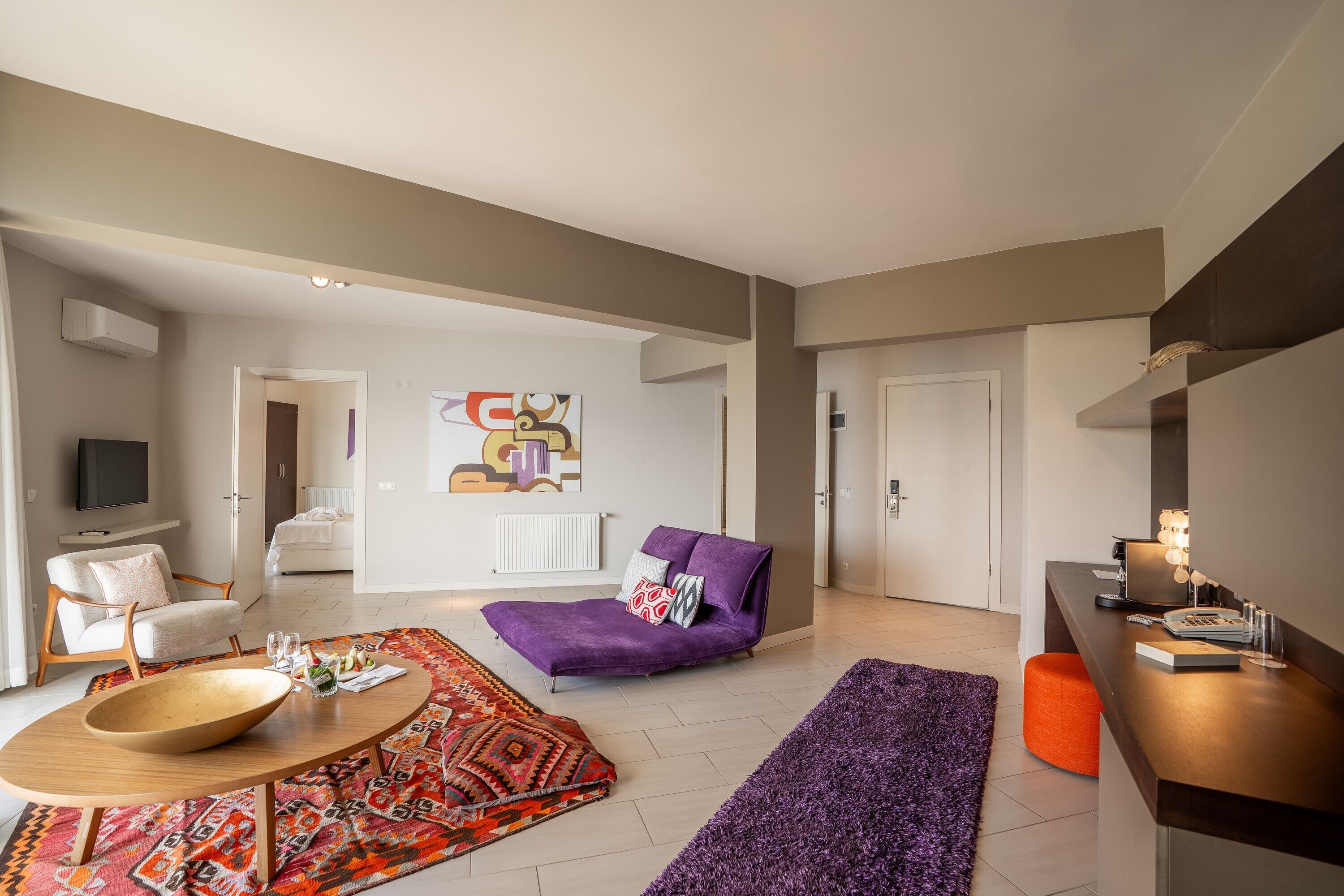 Executive Suite | Living area | LCD TV