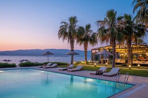 Outdoor pool, pool umbrellas, sun loungers