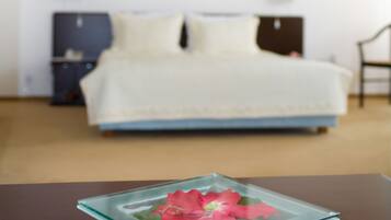 Standard Suite, 1 Double Bed with Sofa bed | Minibar, desk, free WiFi