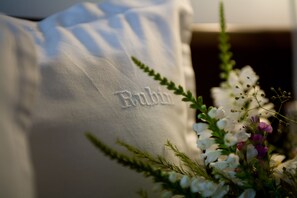 A white pillow with the word "Palace" embossed on it. - Pensiunea Rubin (Sibiu)