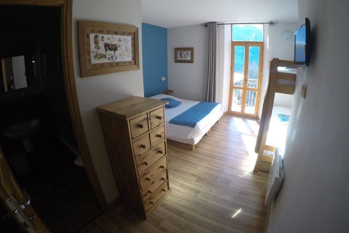 Soundproofing, free cots/infant beds, free WiFi, bed sheets