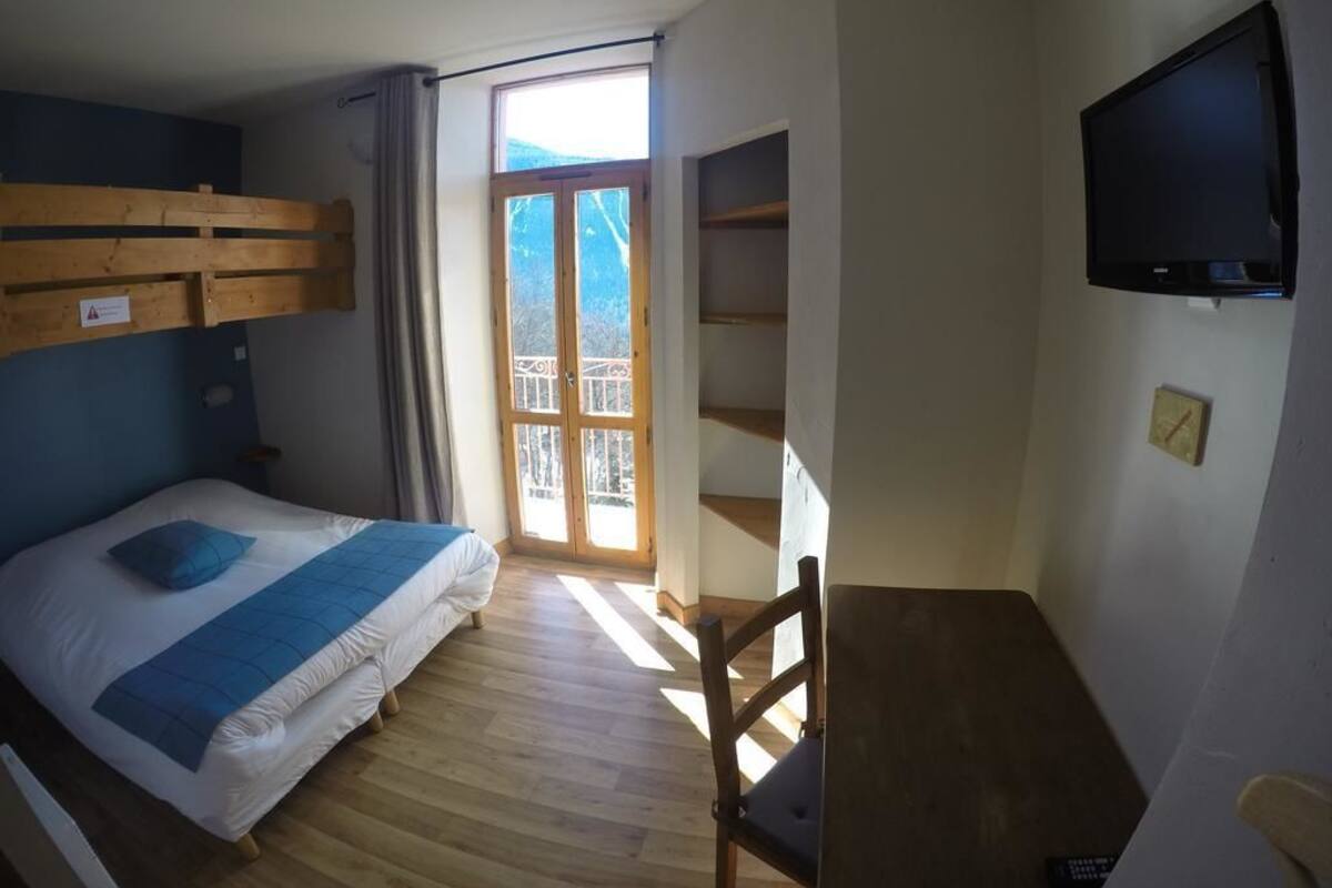 Soundproofing, free cots/infant beds, free WiFi, bed sheets