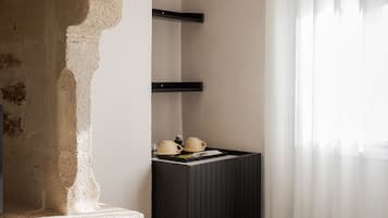 Habitación con 1 cama doble o 2 individuales (Patio View) | Sábanas de algodón egipcio y edredones de plumas