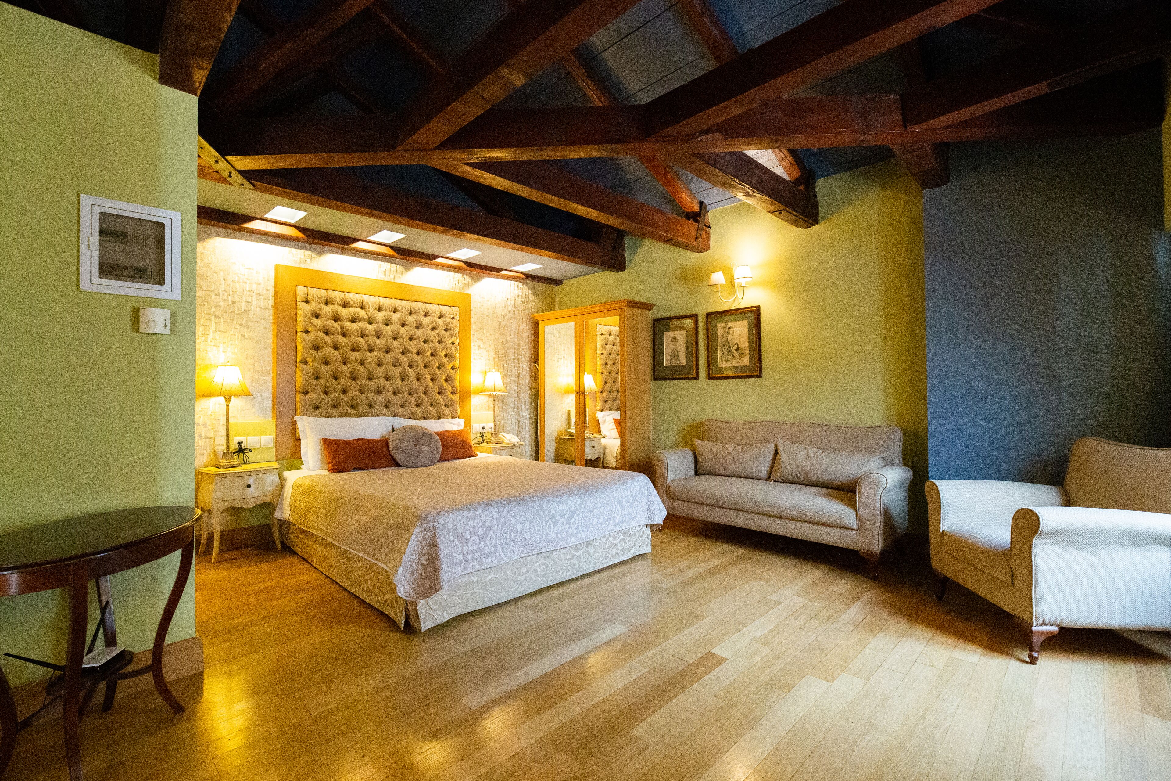 comfort suite | egyptian cotton sheets, desk, soundproofing, iron/ironing board