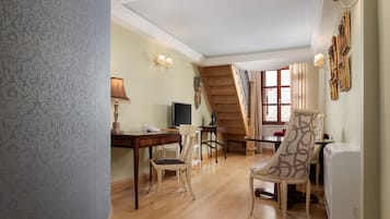 Deluxe Suite, City View | View from room