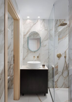 Standard Double Room | Bathroom - Civitas Suites Hotel (Rethymno)