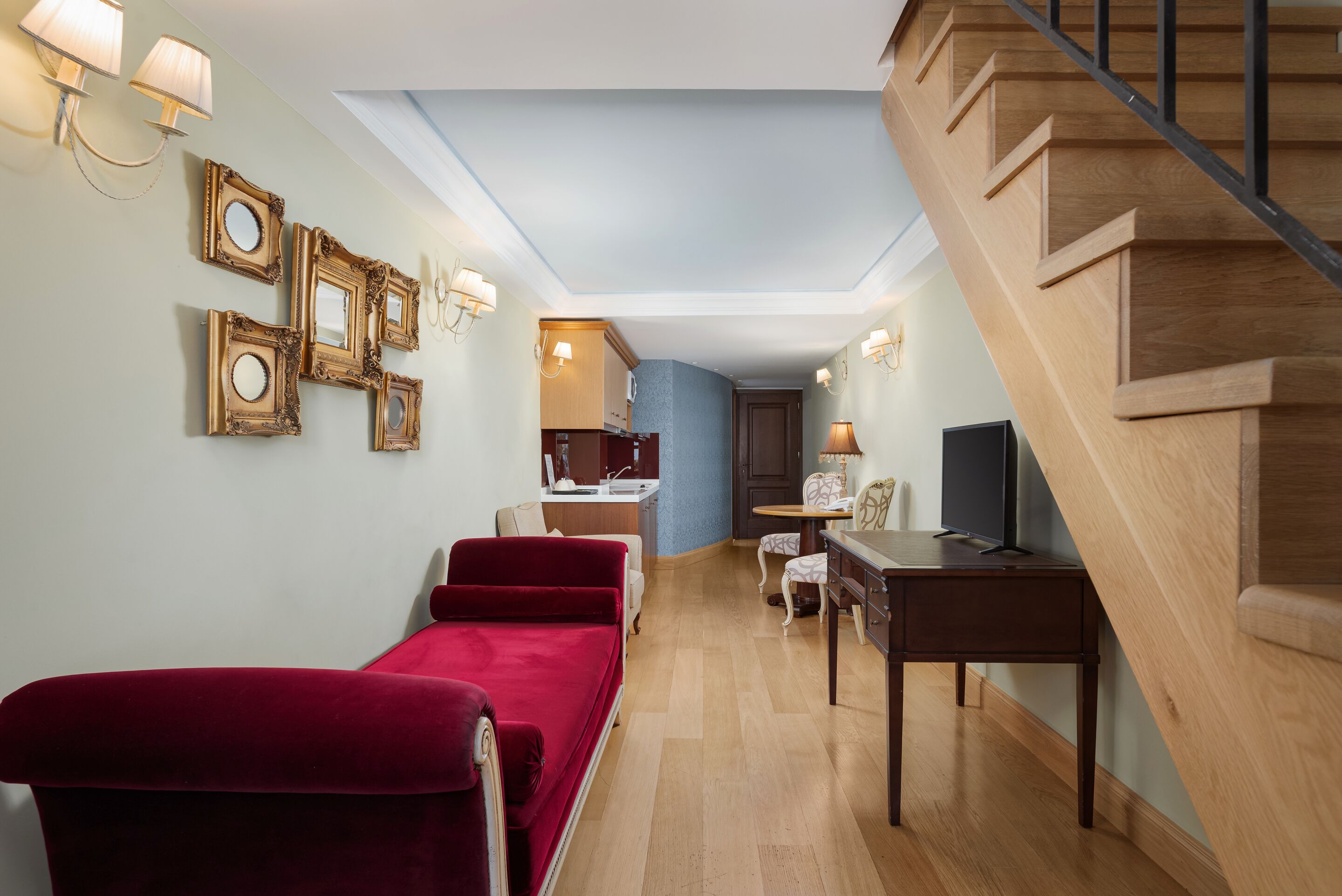 Junior Suite, Jetted Tub, Sea View | Living area