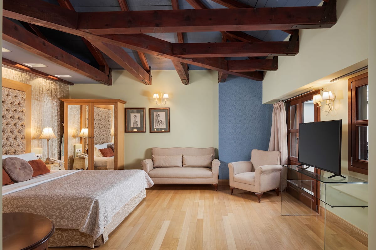Comfort Suite | Egyptian cotton sheets, down comforters, memory foam beds, in-room safe