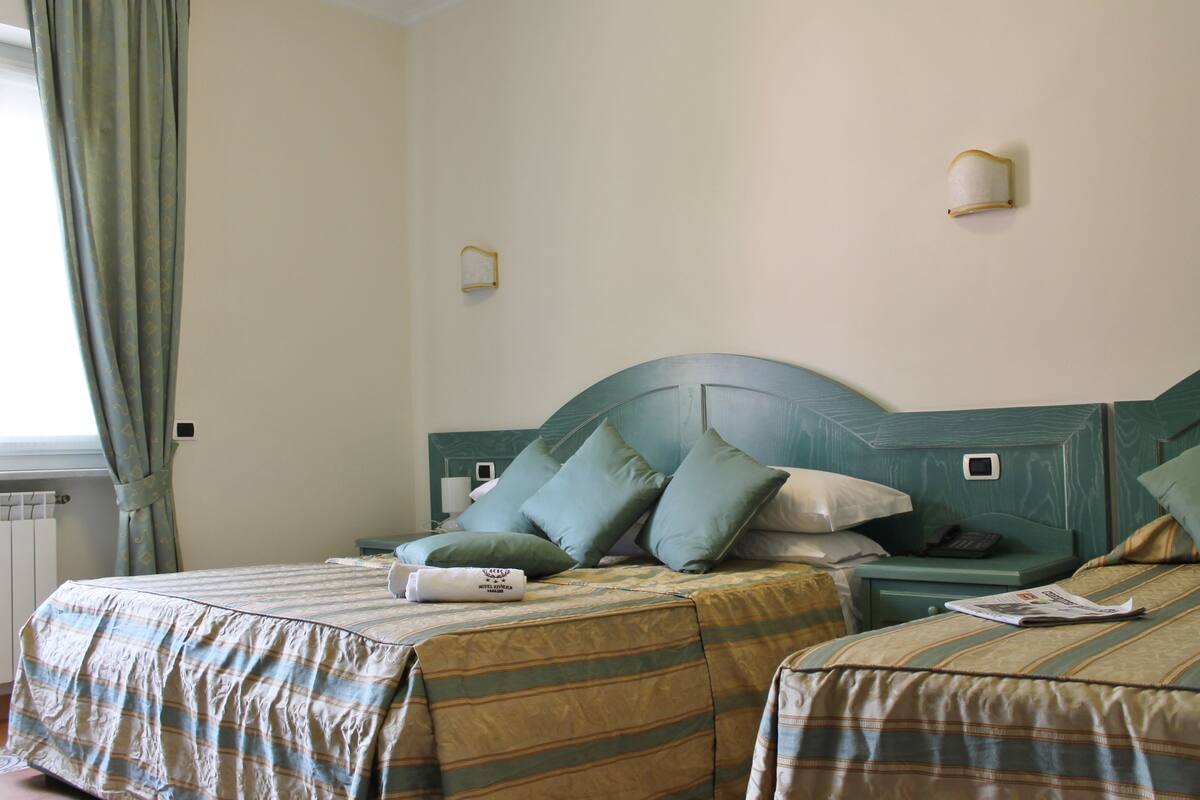 Egyptian cotton sheets, Select Comfort beds, in-room safe, desk