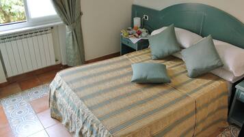 Egyptian cotton sheets, Select Comfort beds, in-room safe, desk