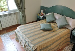 Egyptian cotton sheets, Select Comfort beds, in-room safe, desk