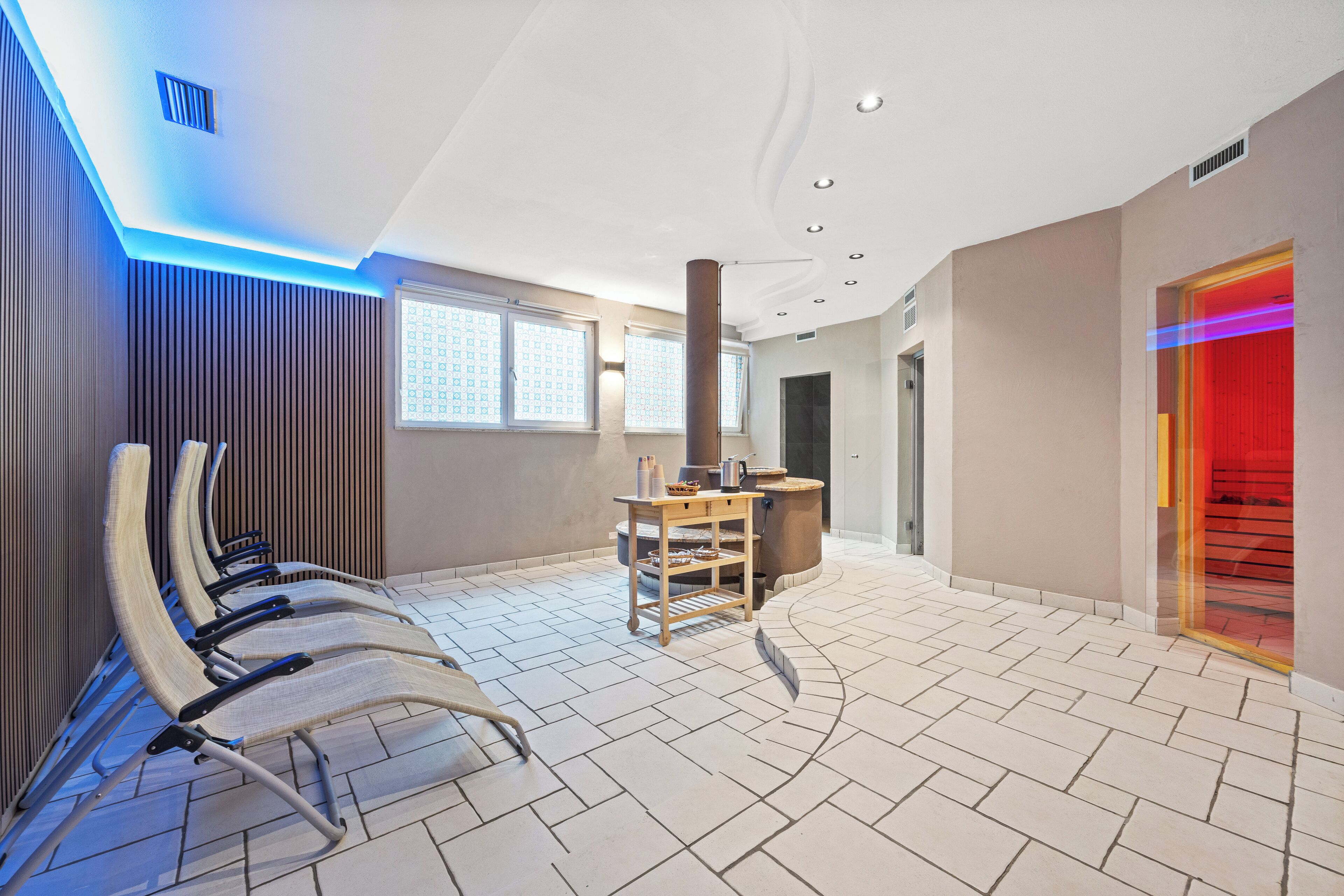 sauna, steam room, turkish bath/hammam