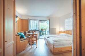Standard Studio, Balcony (4 people) | Living area | TV - Aparthotel Princess (Canazei)