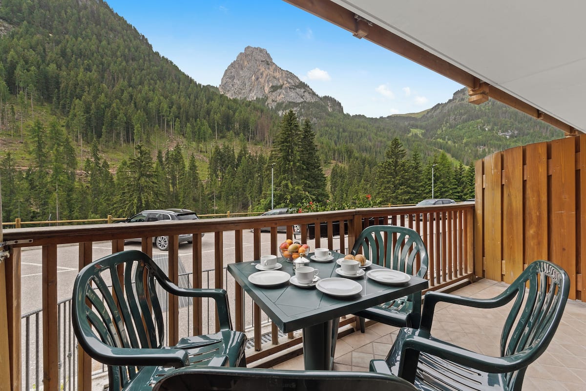 家庭开间, 阳台, 山景 (4 people) | 阳台景观