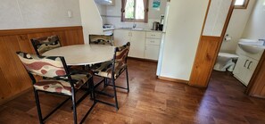 Private kitchenette - Nitmiluk Cabins (Nitmiluk)