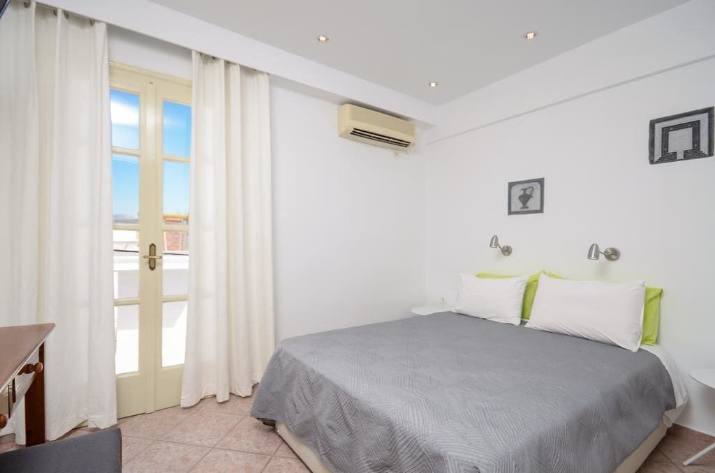 (Double or Twin) Bed Apartment 2nd Floor | Zimmersafe, kostenloses WLAN, Bettwäsche