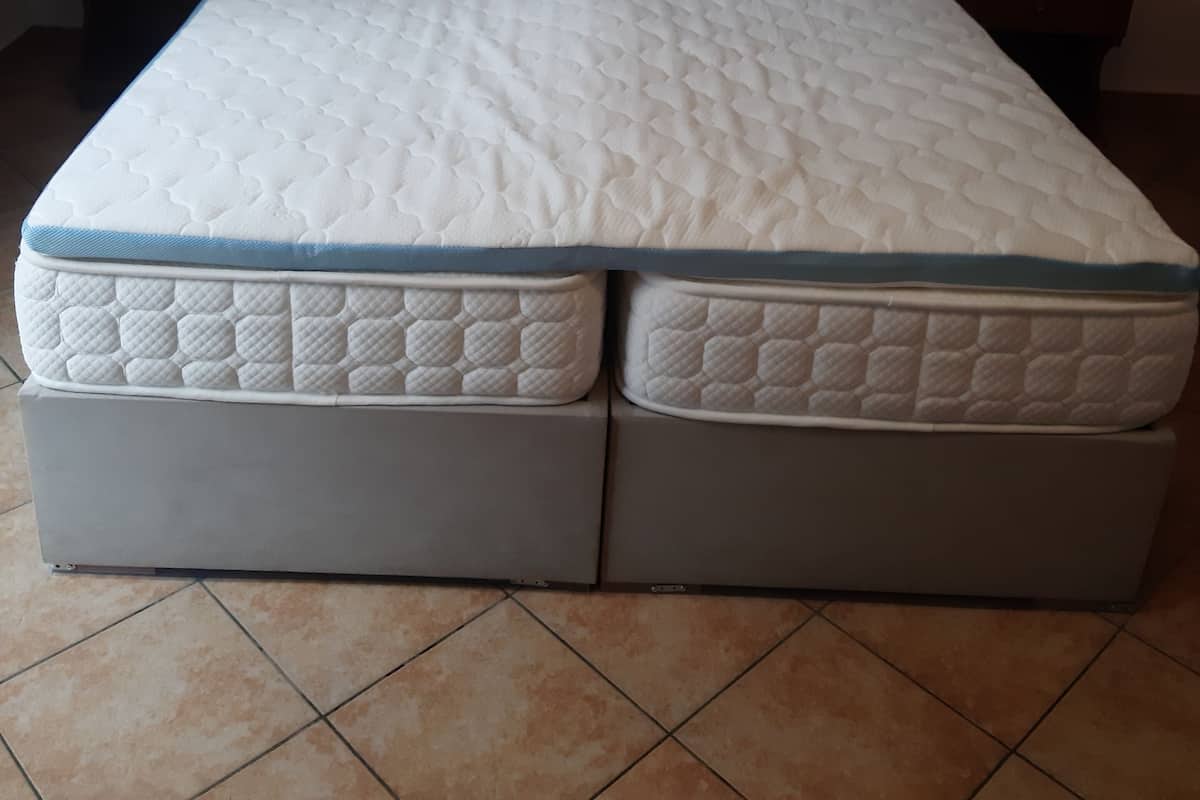 1 bedroom, in-room safe, free WiFi, bed sheets
