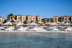 Private beach, white sand, sun-loungers, beach umbrellas - Cocos The Club Solto - Boutique Class (Cesme)