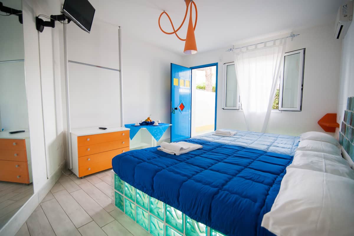 1 bedroom, minibar, desk, free WiFi