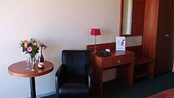 Bureau, lits bébé (en supplément), lits pliants/supplémentaires