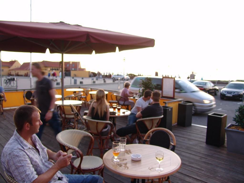 Breakfast, lunch and dinner served