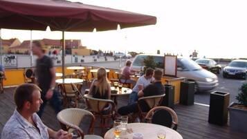 Breakfast, lunch and dinner served