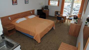 Habitación doble | Escritorio, cunas, camas extra y wifi gratis