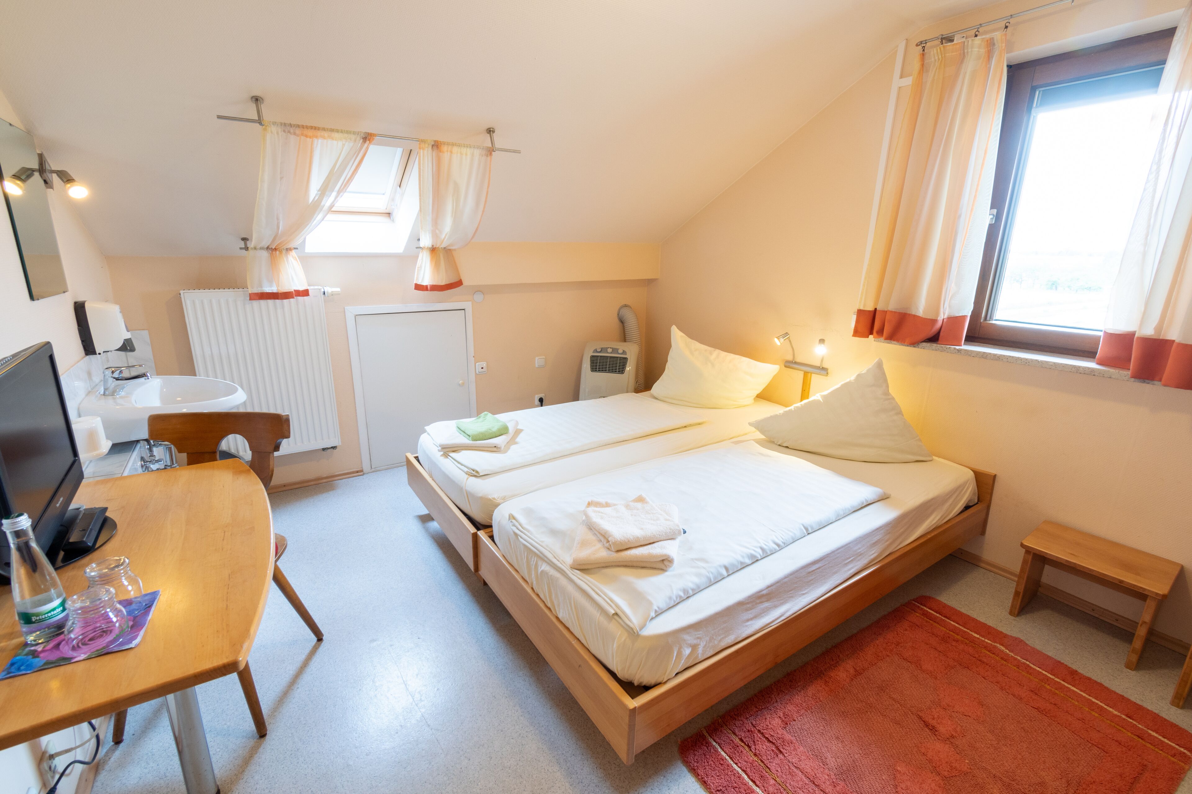 hypo-allergenic bedding, desk, free wifi, bed sheets