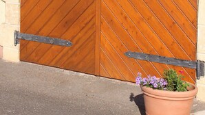 A large wooden door with metal hinges and a metal latch. - Hotel Landgasthof Ratz (Rheinau)