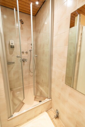 Shared bathroom - Hotel Landgasthof Ratz (Rheinau)