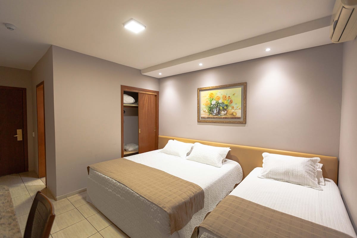 Minibar, Schreibtisch, kostenloses WLAN, Bettwäsche