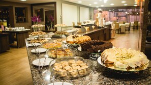 Free daily buffet breakfast  - Hotel Foz do Iguaçu (Foz do Iguaçu)