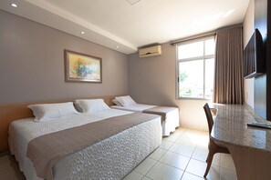 Standard Triple Room | Minibar, desk, free WiFi, bed sheets - Hotel Foz do Iguaçu (Foz do Iguaçu)