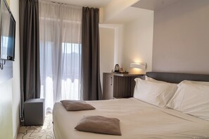 Superior Double or Twin Room, Balcony, Courtyard Area | In-room safe, desk, laptop workspace, free WiFi - Hotel Désirée by Double Hospitality (Sirmione)