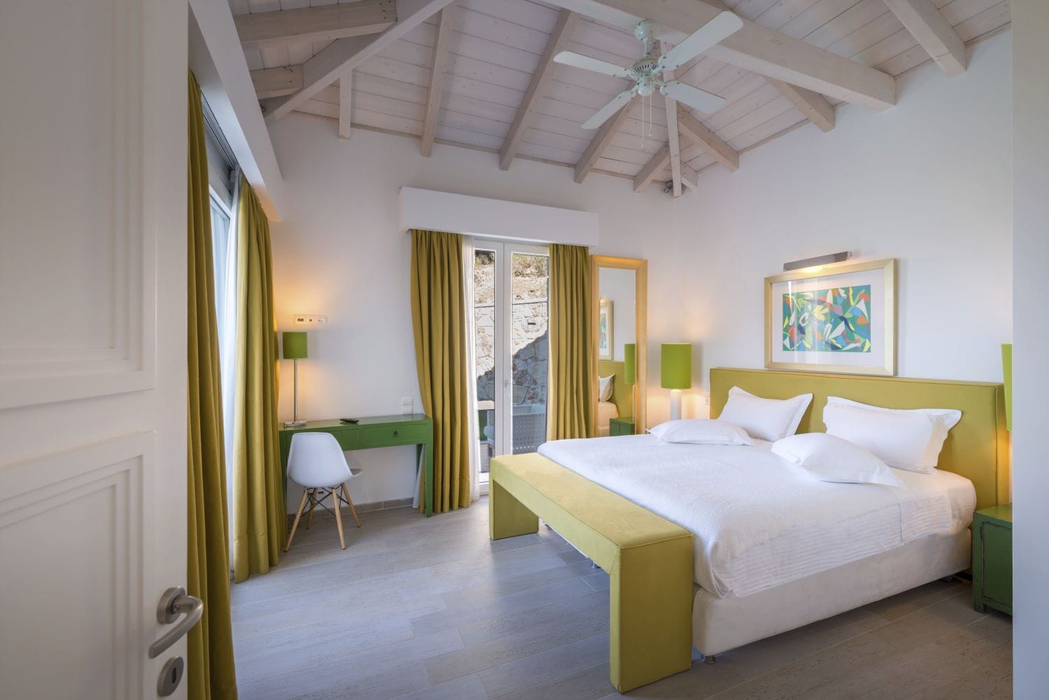Superior Villa | Minibar, in-room safe, desk, laptop workspace