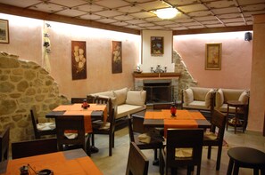 Café da manhã com buffet grátis todos os dias