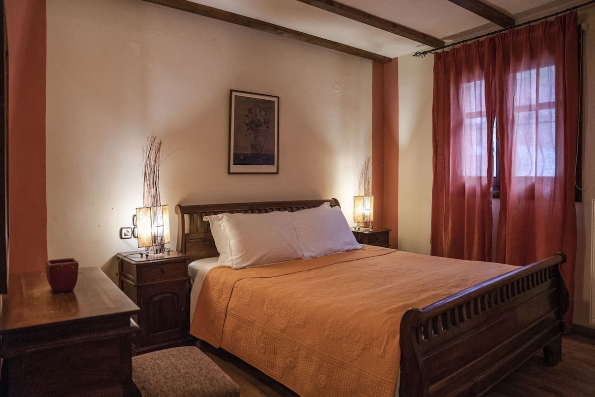 Premium bedding, pillow-top beds, minibar, in-room safe