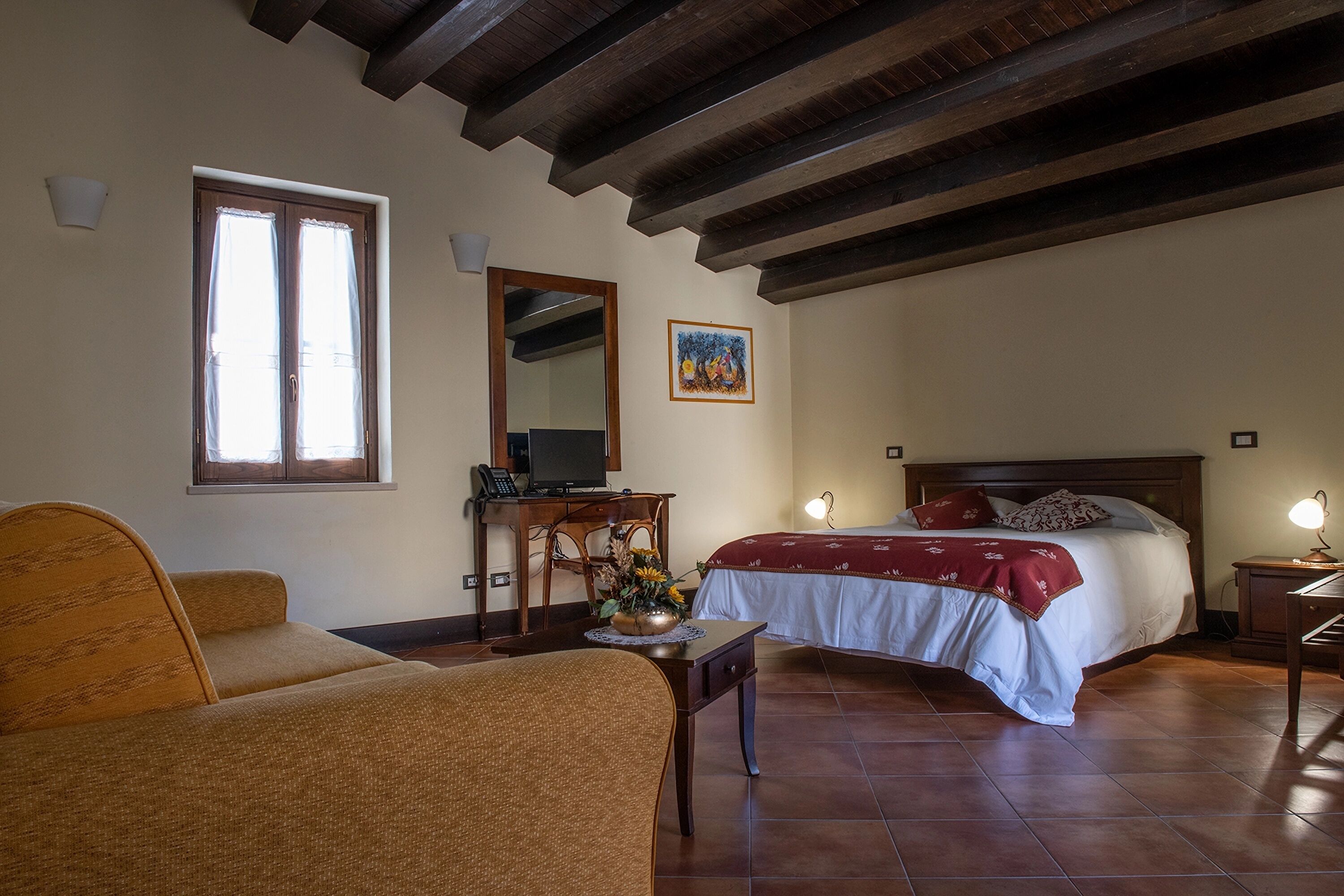 junior suite, 1 king bed, ensuite, mountainside | down duvets, minibar, in-room safe, desk