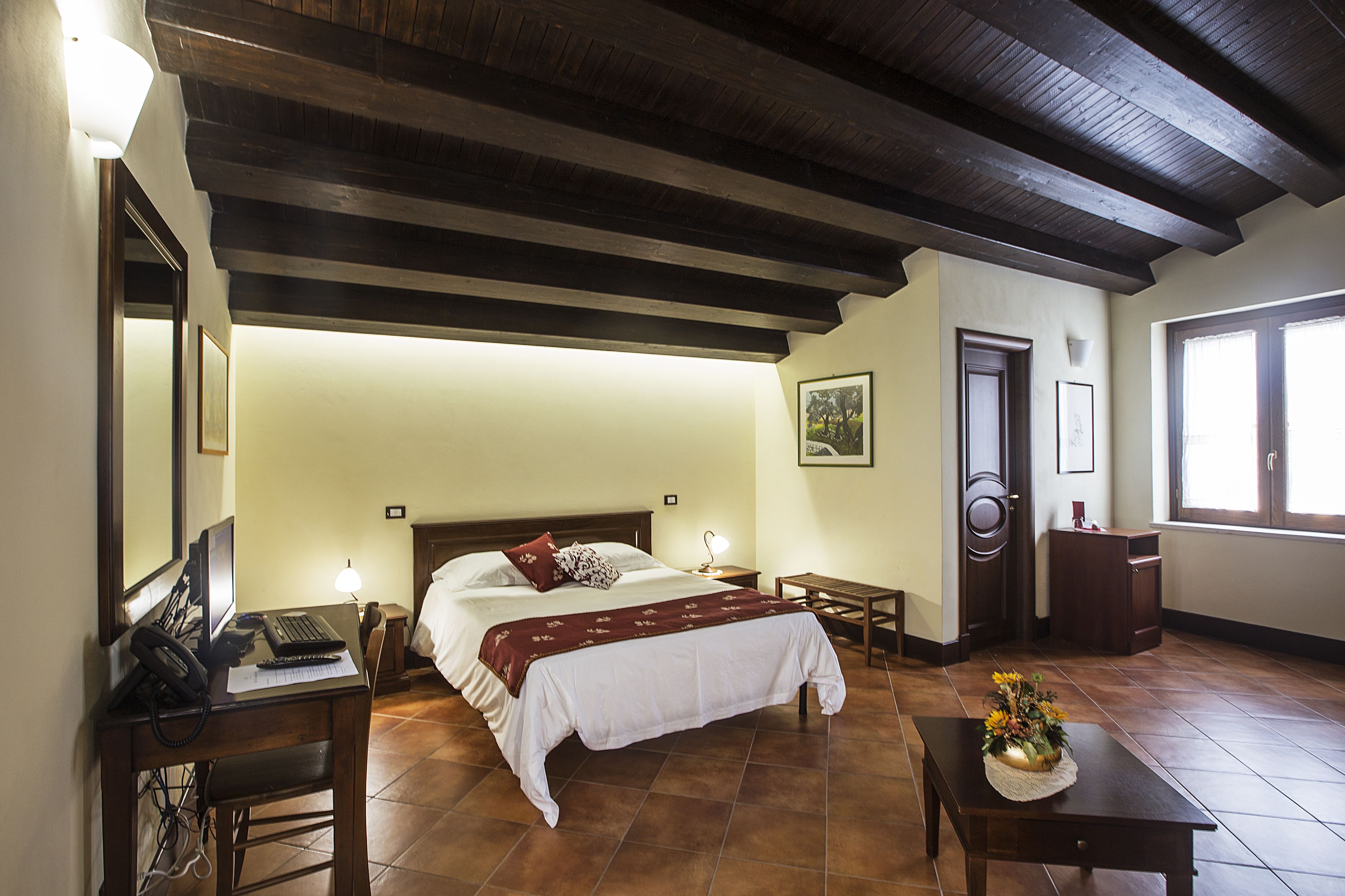 junior suite, 1 king bed, ensuite, mountainside | down duvets, minibar, in-room safe, desk