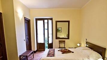 ห้องพักสำหรับสี่ท่าน | ผ้านวมขนเป็ด, มินิบาร์, ตู้นิรภัยในห้องพัก, โต๊ะทำงาน