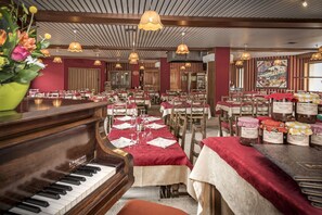 2 restaurants, breakfast, lunch, dinner served; French cuisine 